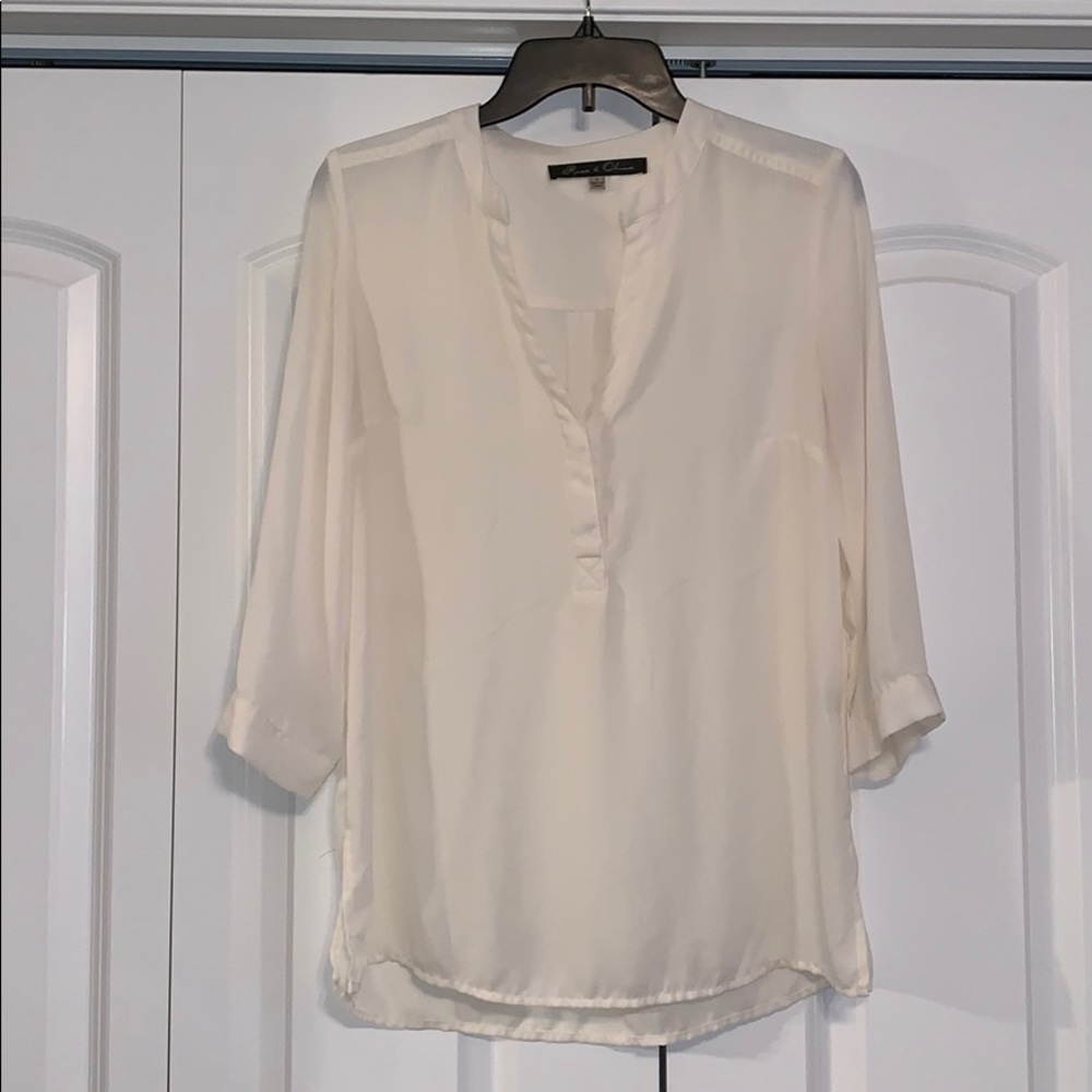 Ivory, V-neck, 3/4 sleeve blouse. Size small